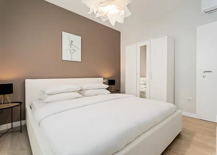 Mirage Vila Tugare
