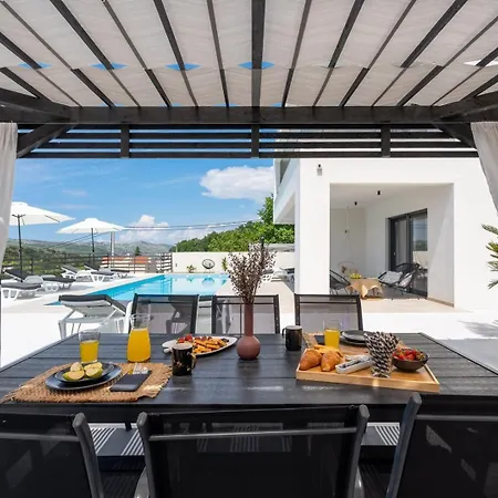 Villa Mirage Tugare
